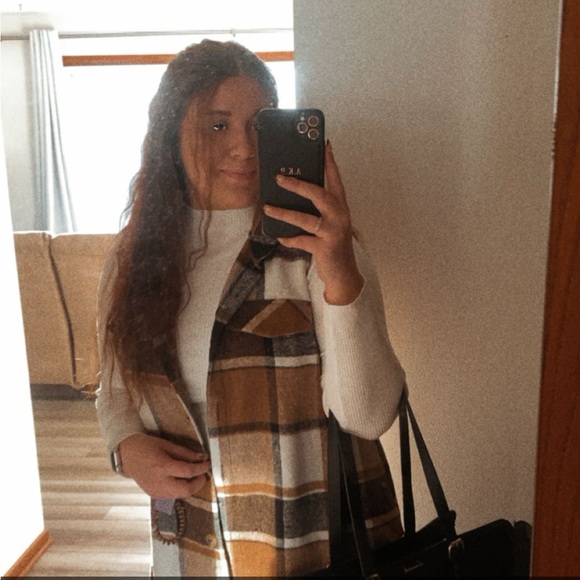 Meet your Posher, Alyx - Picture 9 of 12